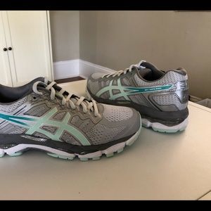 Asics Gel Superion. Women’s size 9. NEW